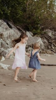 Bare feet, wind in your hair, kids who have room to move, and a backdrop that somehow looks different every single time.

Give me a family that’s willing to play a little and a beach at sunset, and I’m happy. 🤍

Lighthouse Beach, Evanston IL

#EvanstonPhotographer #ChicagoFamilyPhotographer #EvanstonFamilyPhotographer #ChicagoFamilyPhotos #LighthouseBeach