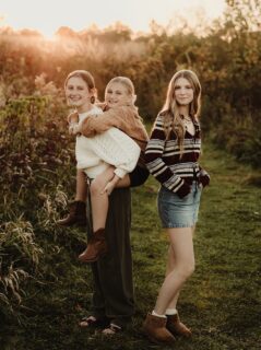 These three made my job easy! 💖💖💖

📍 Burnidge Forest Preserve | Elgin, IL

#LibbyLouImages #ElginFamilyPhotographer #ElginILPhotographer #ChicagolandFamilyPhotographer #SistersPhotography