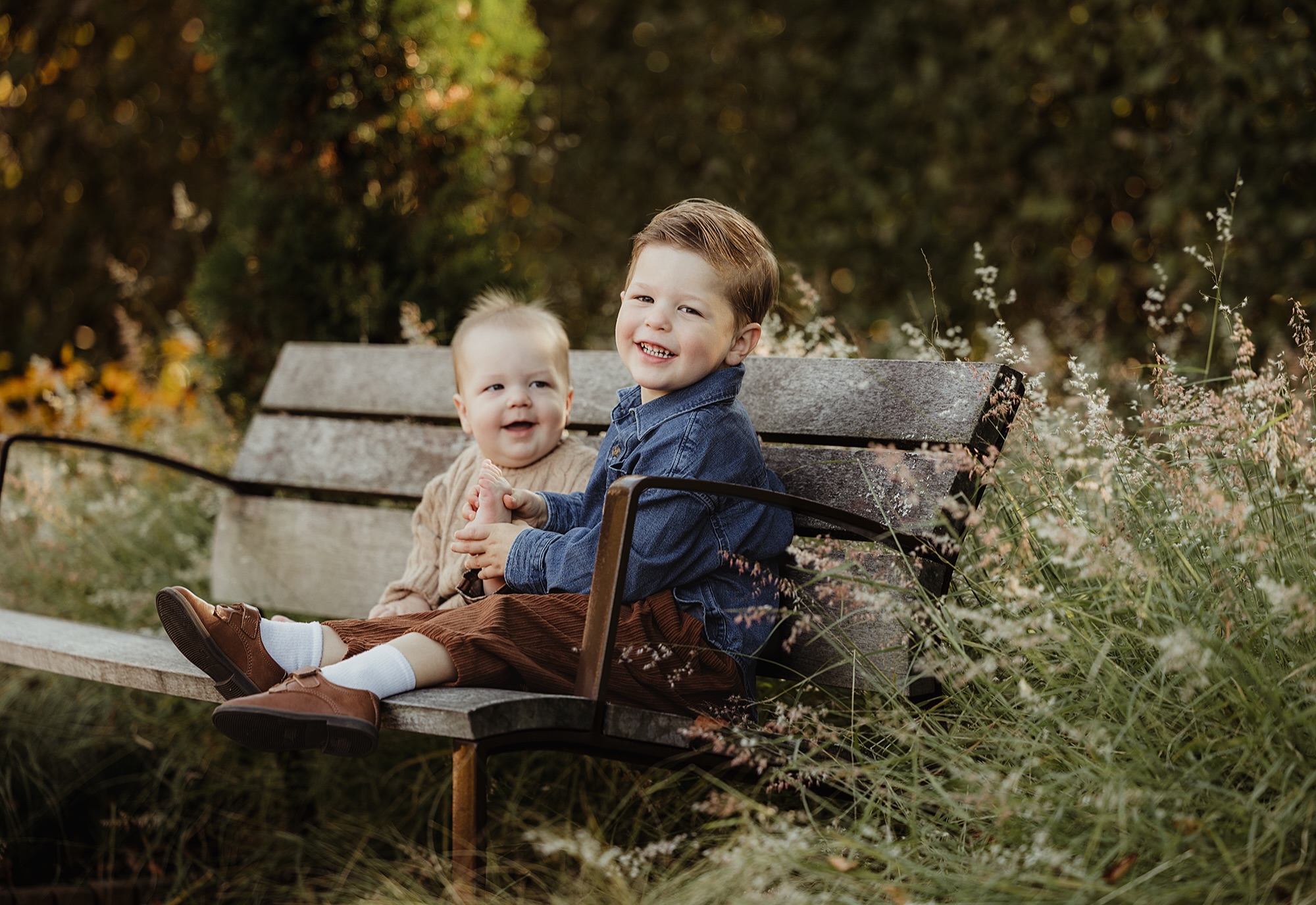 Big brother making sure baby bro gets a good whiff of his own stinky toes! 😂🦶

Just another day of sibling bonding! These are the random moments that make family sessions so much fun.

📍 Cantigny Park | Wheaton, IL

#LibbyLouImages #CantignyPark #CantignyParkPhotography #WheatonFamilyPhotographer #ElginFamilyPhotographer
