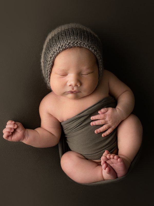 Neutral Newborn Portrait | Chicago Suburbs